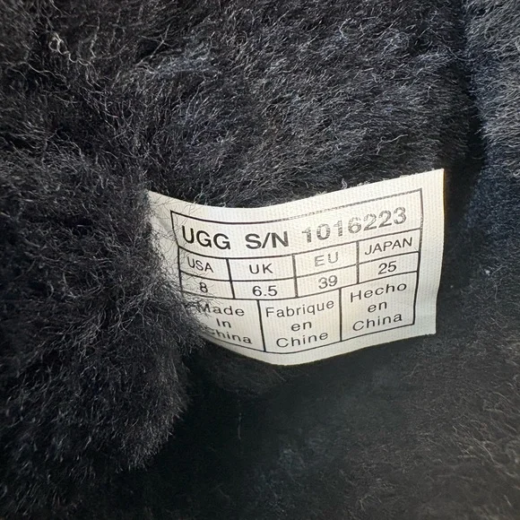 UGG Classic Short Boots - Black - Picture 4 of 5